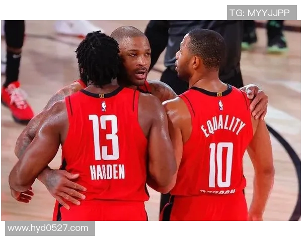 上海大鲨鱼与火箭队激战正酣谁能在这场对决中笑到最后